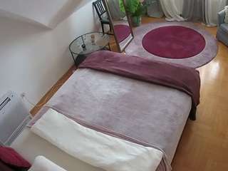 voyeurcam-julmodels-whitebed-4