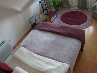 voyeurcam-julmodels-whitebed-4