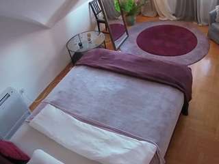 voyeurcam-julmodels-whitebed-4