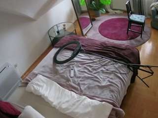 voyeurcam-julmodels-whitebed-4