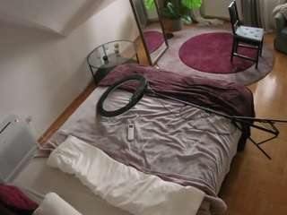 voyeurcam-julmodels-whitebed-4