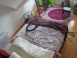 voyeurcam-julmodels-whitebed-4