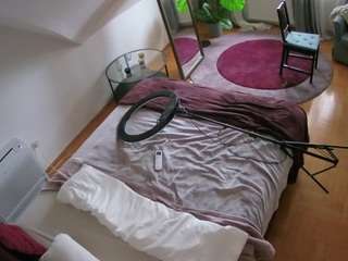 voyeurcam-julmodels-whitebed-4