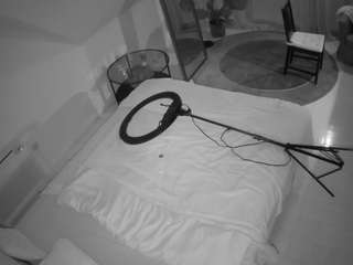 voyeurcam-julmodels-whitebed-4 webcam model