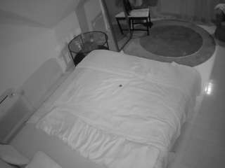 voyeurcam-julmodels-whitebed-4 webcam model