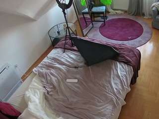 voyeurcam-julmodels-whitebed-4