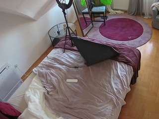 voyeurcam-julmodels-whitebed-4