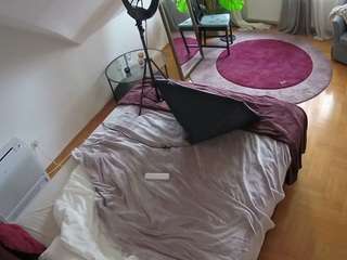 voyeurcam-julmodels-whitebed-4