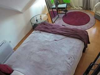 voyeurcam-julmodels-whitebed-4