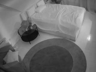 voyeurcam-julmodels-whitebed-4