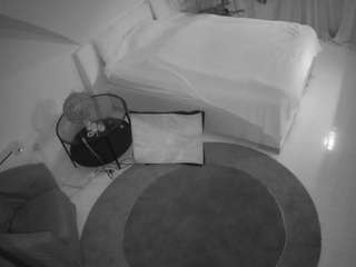 voyeurcam-julmodels-whitebed-4 webcam