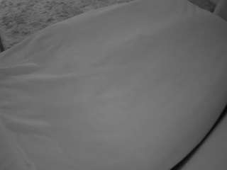 voyeurcam-julmodels-whitebed-4