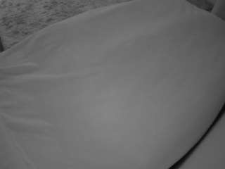 voyeurcam-julmodels-whitebed-4
