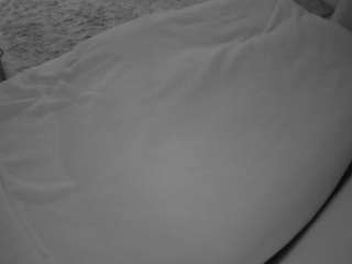 voyeurcam-julmodels-whitebed-4 webcam