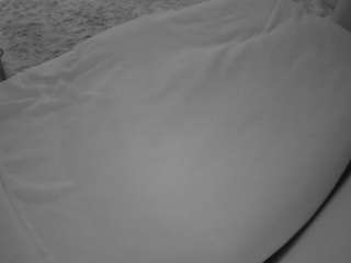 voyeurcam-julmodels-whitebed-4