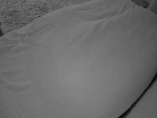 voyeurcam-julmodels-whitebed-4