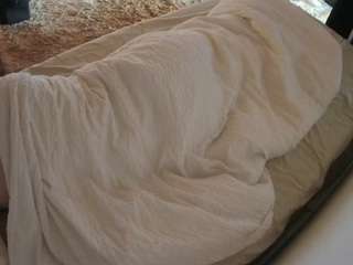 voyeurcam-julmodels-whitebed-4