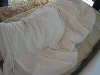 voyeurcam-julmodels-whitebed-4