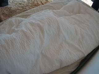 voyeurcam-julmodels-whitebed-4