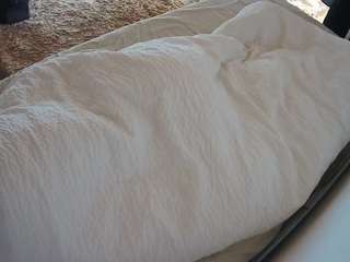 voyeurcam-julmodels-whitebed-4