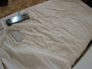 voyeurcam-julmodels-whitebed-4 webcam