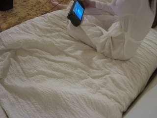 voyeurcam-julmodels-whitebed-4 webcam