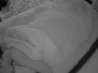 voyeurcam-julmodels-whitebed-4