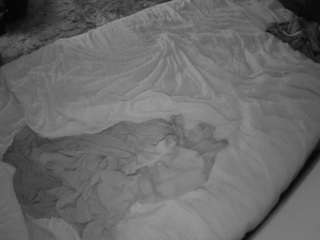 voyeurcam-julmodels-whitebed-4 webcam