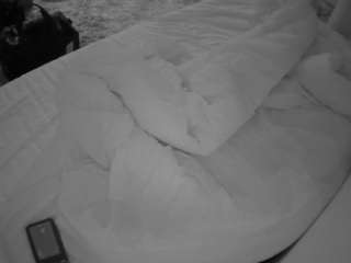 voyeurcam-julmodels-whitebed-4