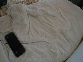 voyeurcam-julmodels-whitebed-4 webcam