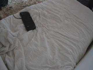 voyeurcam-julmodels-whitebed-4