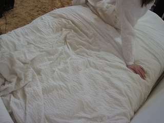 voyeurcam-julmodels-whitebed-4 webcam