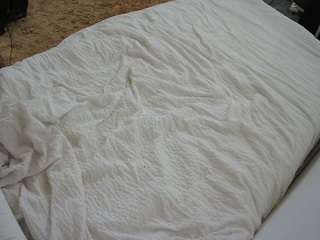 voyeurcam-julmodels-whitebed-4 webcam