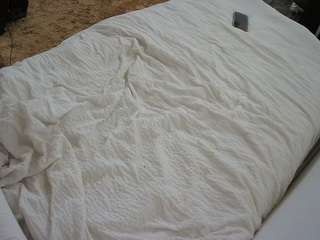 voyeurcam-julmodels-whitebed-4 webcam