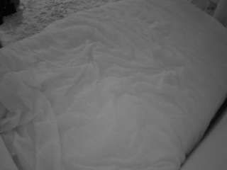 voyeurcam-julmodels-whitebed-4 webcam