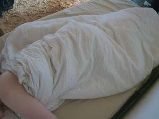 voyeurcam-julmodels-whitebed-4