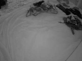 voyeurcam-julmodels-whitebed-4 webcam