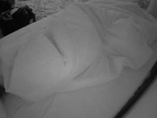 voyeurcam-julmodels-whitebed-4 webcam
