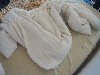 voyeurcam-julmodels-whitebed-4 webcam