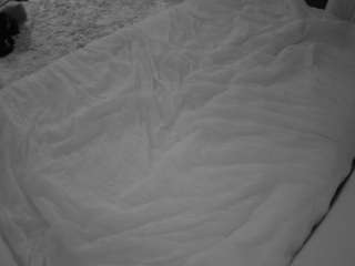 voyeurcam-julmodels-whitebed-4 webcam