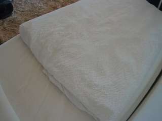 voyeurcam-julmodels-whitebed-4 webcam