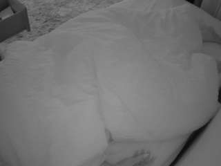 voyeurcam-julmodels-whitebed-4 webcam