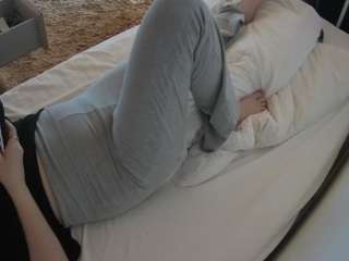 voyeurcam-julmodels-whitebed-4 webcam