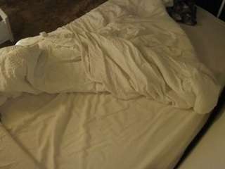 voyeurcam-julmodels-whitebed-4 webcam