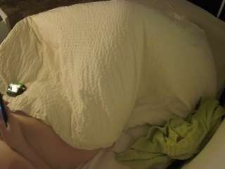 voyeurcam-julmodels-whitebed-4 webcam