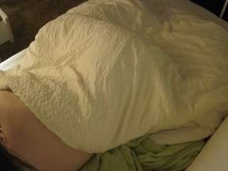 voyeurcam-julmodels-whitebed-4 webcam