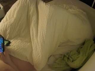 voyeurcam-julmodels-whitebed-4 webcam