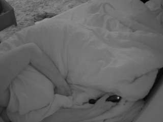 voyeurcam-julmodels-whitebed-4 webcam