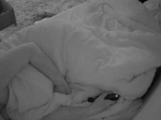 voyeurcam-julmodels-whitebed-4 webcam