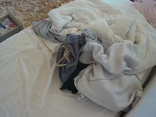 voyeurcam-julmodels-whitebed-4 webcam